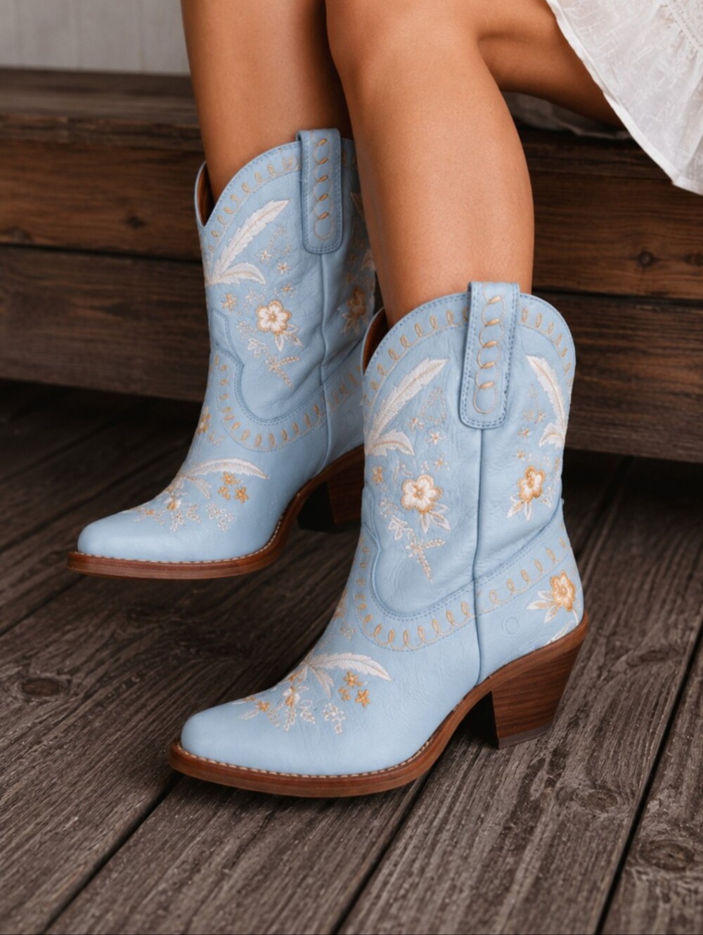 Dingo Women's Primrose Embroidered Leather Western Fashion Booties - Snip Toe